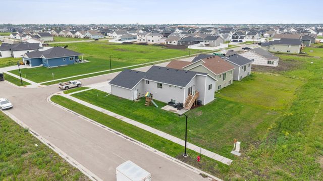 2992 74th Avenue S, Fargo, ND 58104