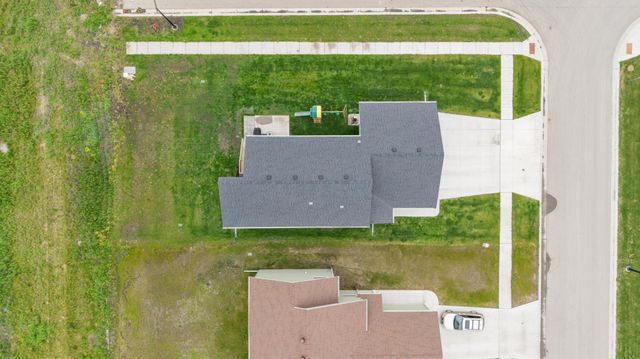 2992 74th Avenue S, Fargo, ND 58104