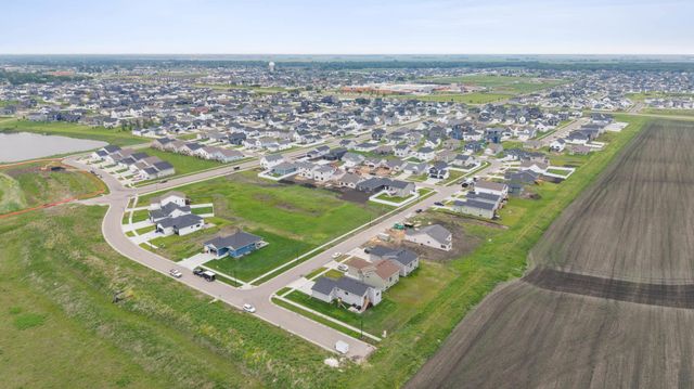 2992 74th Avenue S, Fargo, ND 58104