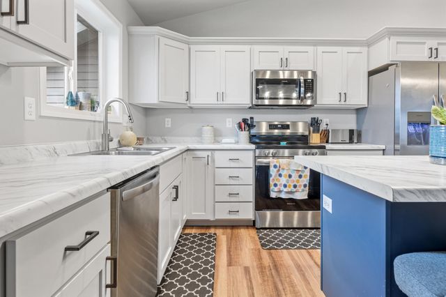 2992 74th Avenue S, Fargo, ND 58104