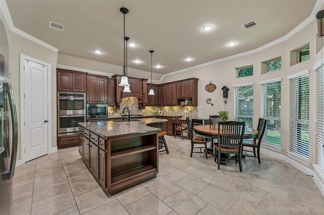 1017 Bolivar Point Lane, Friendswood, TX 77546