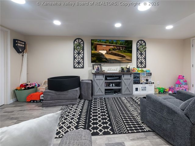 2211 Larwood Drive, Charleston, WV 25302