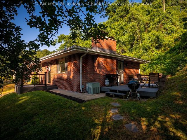2211 Larwood Drive, Charleston, WV 25302