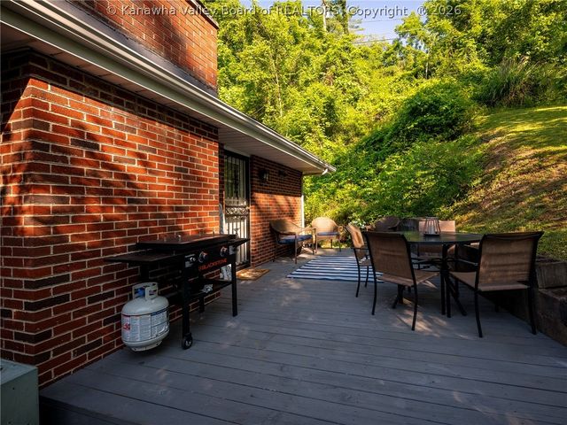 2211 Larwood Drive, Charleston, WV 25302