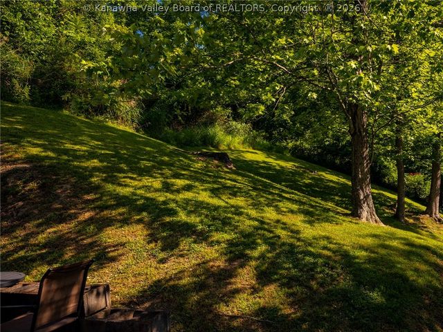 2211 Larwood Drive, Charleston, WV 25302