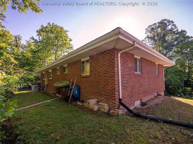 2211 Larwood Drive, Charleston, WV 25302