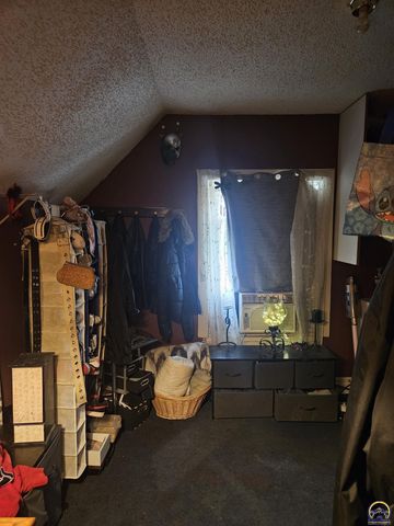 4823 SE 10th St, Tecumseh, KS 66542