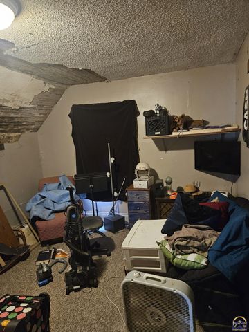 4823 SE 10th St, Tecumseh, KS 66542