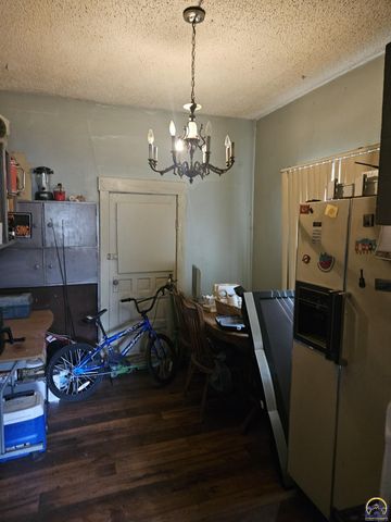 4823 SE 10th St, Tecumseh, KS 66542