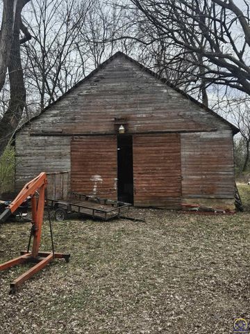 4823 SE 10th St, Tecumseh, KS 66542