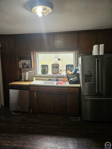 4823 SE 10th St, Tecumseh, KS 66542