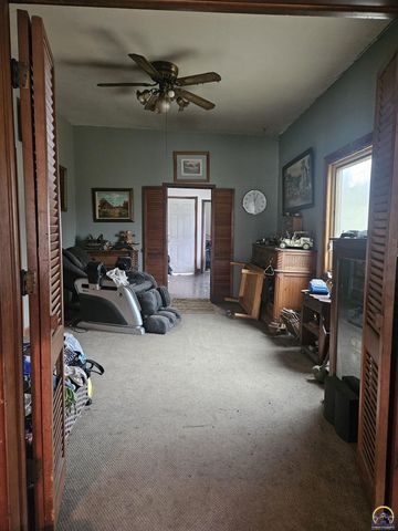 4823 SE 10th St, Tecumseh, KS 66542