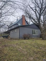 4823 SE 10th St, Tecumseh, KS 66542