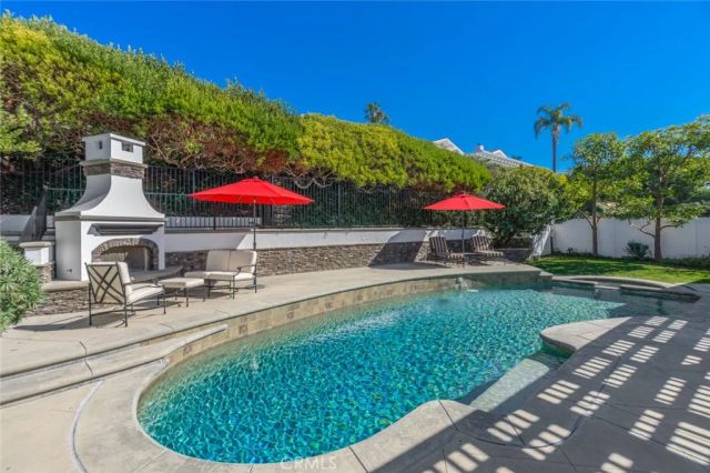 1412 Seacrest Drive, Corona Del Mar, CA 92625
