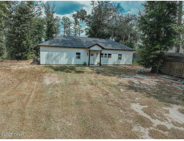 3034 Paradise Lakes Road, Chipley, FL 32428