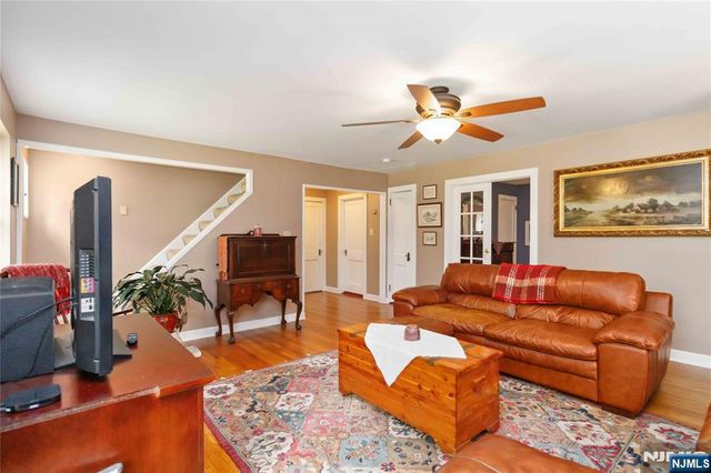 5 Fanwood Court, West Milford, NJ 07421
