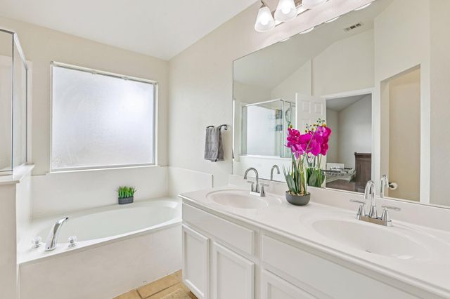 255 Paddington DR, Kyle, TX 78640