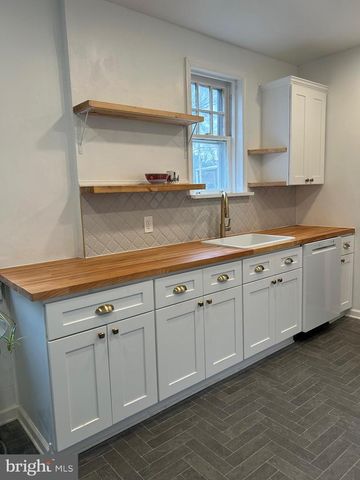 423 E GORGAS LN, Philadelphia, PA 19119