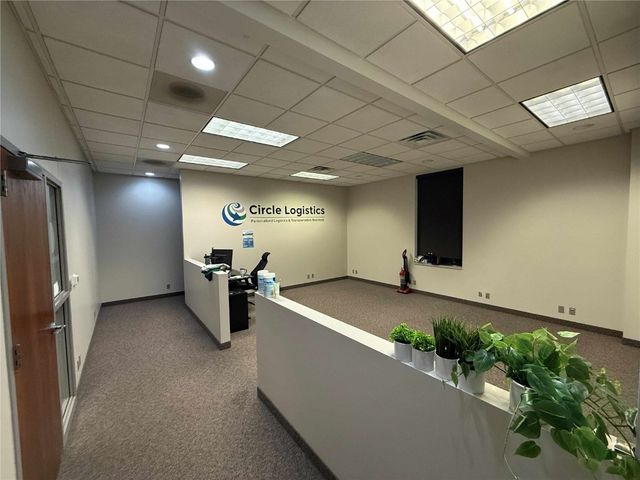 4935 Bowling Street SW B, Cedar Rapids, IA 52404