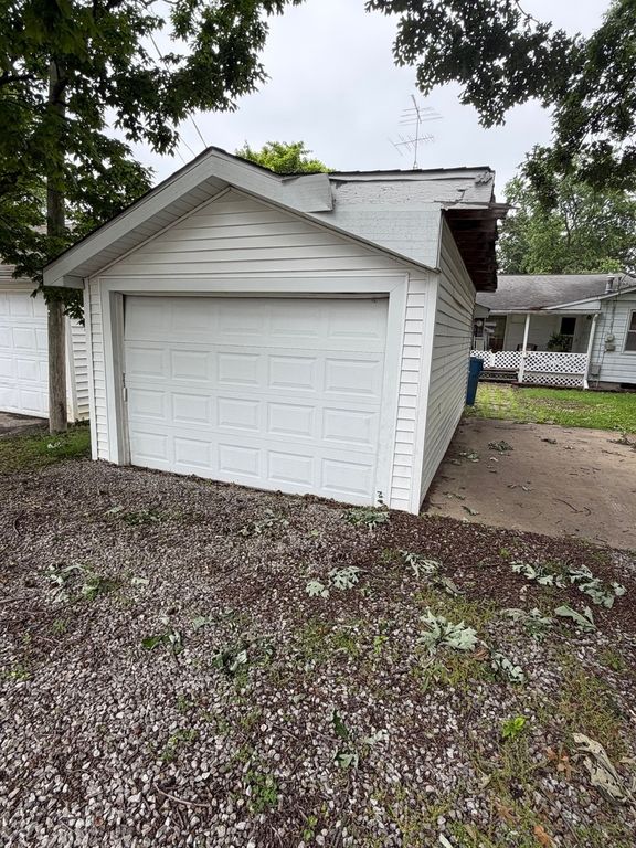 Image 11 of property listing at 438 Anderson Street, Centralia, IL 62801