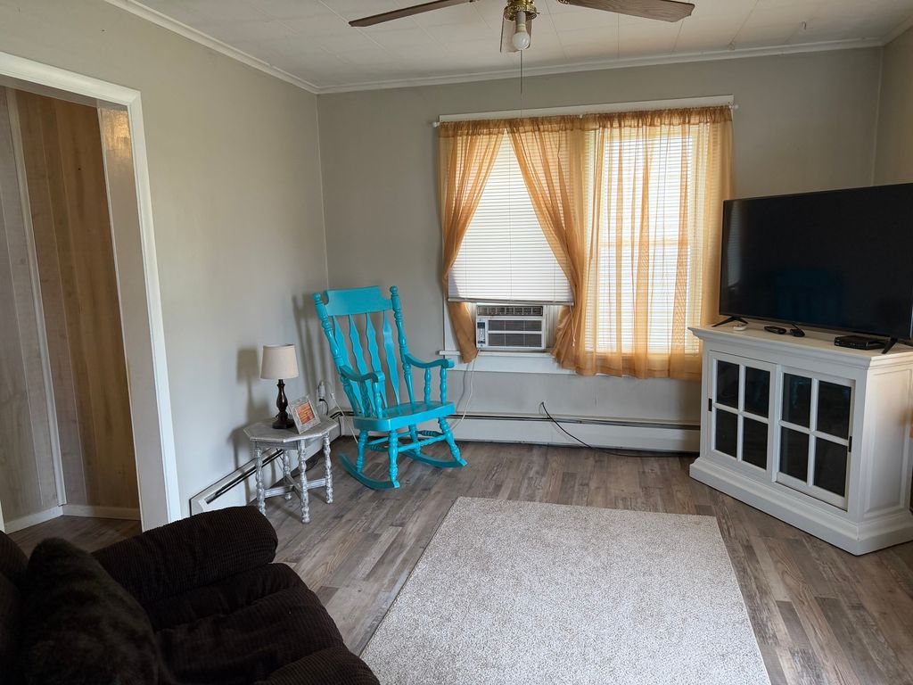 Image 4 of property listing at 438 Anderson Street, Centralia, IL 62801