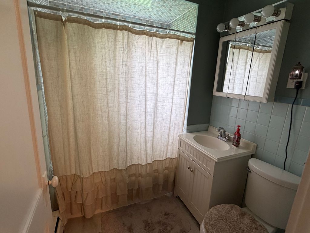 Image 6 of property listing at 438 Anderson Street, Centralia, IL 62801