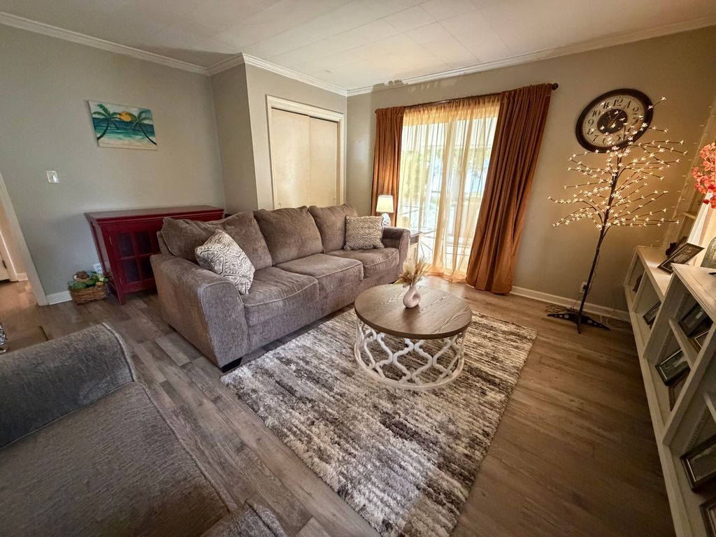 Image 9 of property listing at 438 Anderson Street, Centralia, IL 62801