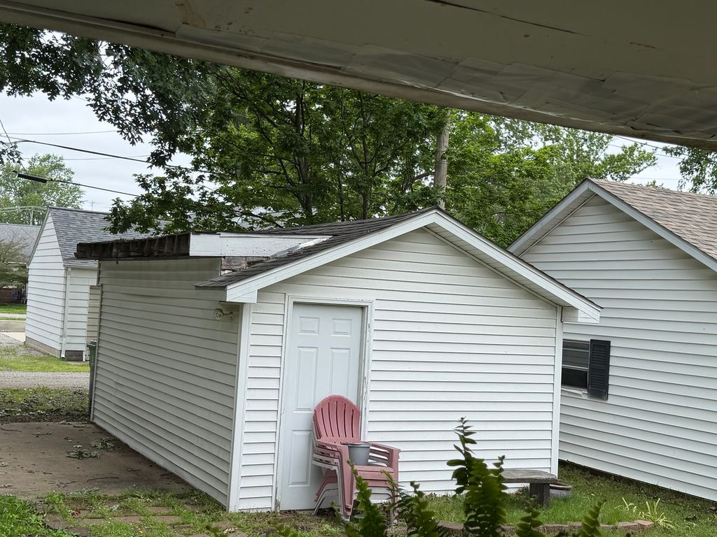 Image 10 of property listing at 438 Anderson Street, Centralia, IL 62801