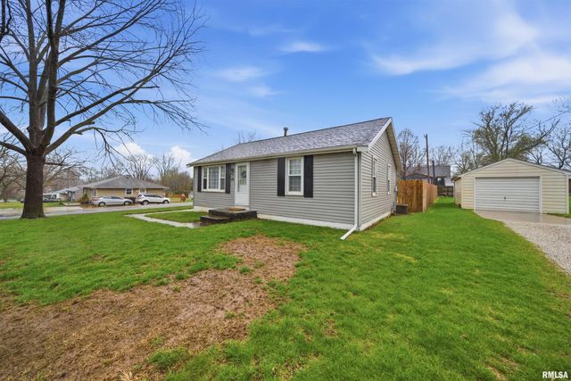 121 BESS Street, Washington, IL 61571