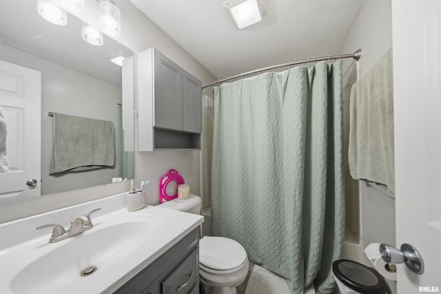 121 BESS Street, Washington, IL 61571