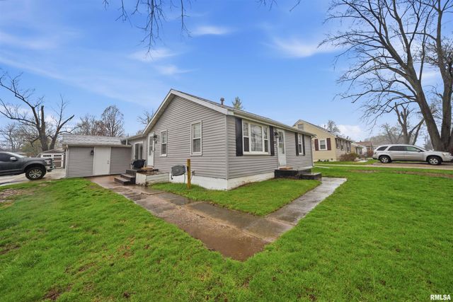 121 BESS Street, Washington, IL 61571