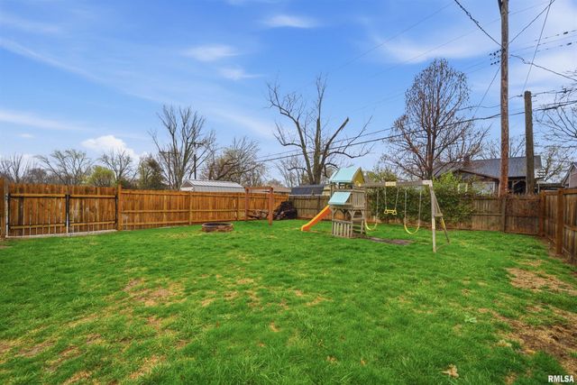 121 BESS Street, Washington, IL 61571