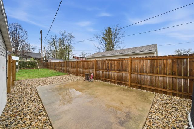 121 BESS Street, Washington, IL 61571