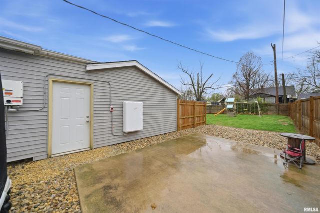 121 BESS Street, Washington, IL 61571