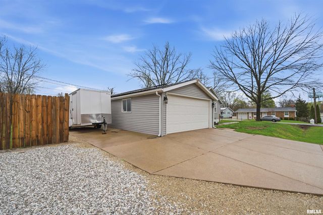 121 BESS Street, Washington, IL 61571