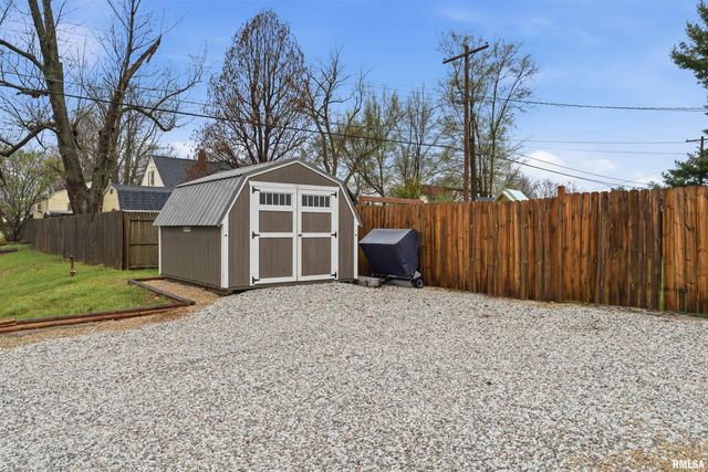 121 BESS Street, Washington, IL 61571