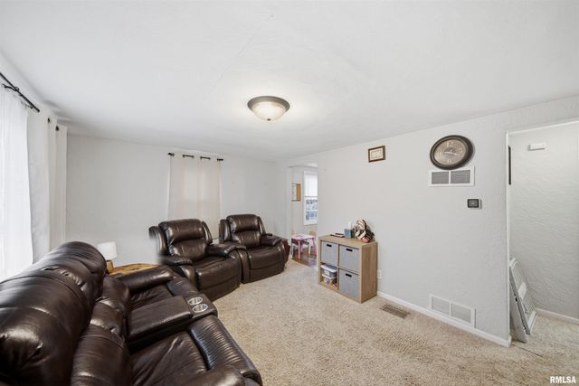 121 BESS Street, Washington, IL 61571