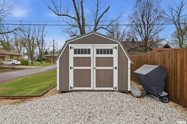 121 BESS Street, Washington, IL 61571