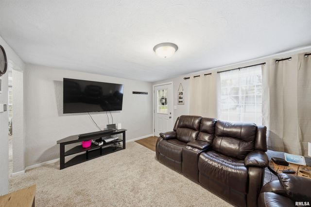 121 BESS Street, Washington, IL 61571