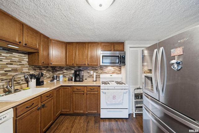 121 BESS Street, Washington, IL 61571