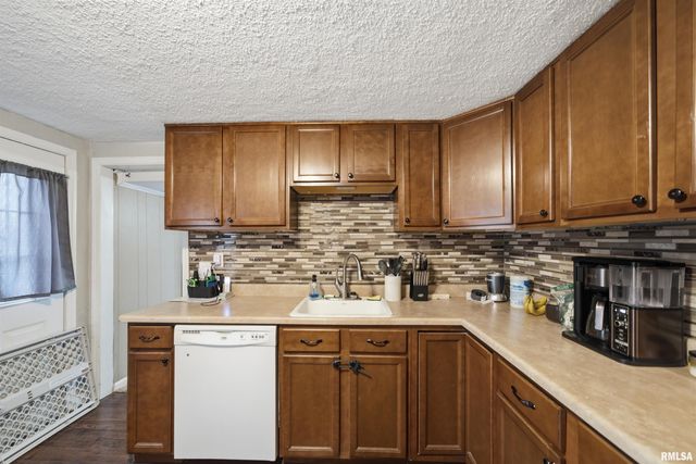 121 BESS Street, Washington, IL 61571