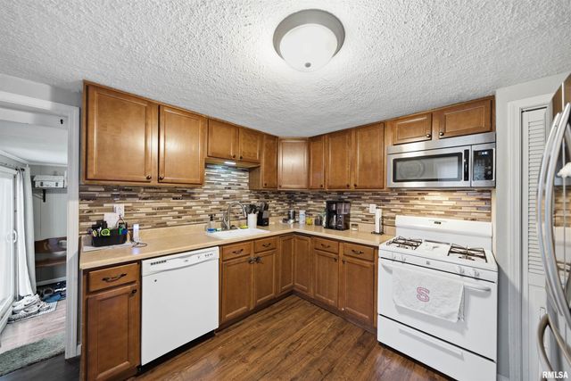 121 BESS Street, Washington, IL 61571