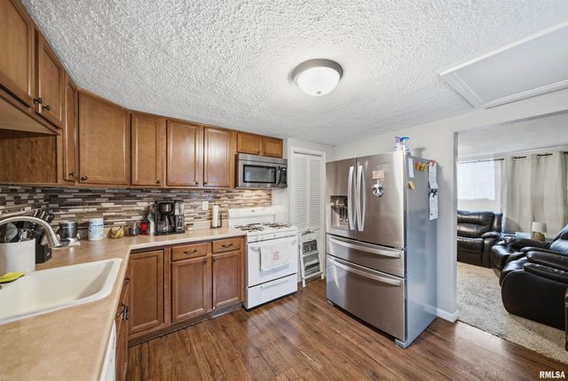 121 BESS Street, Washington, IL 61571