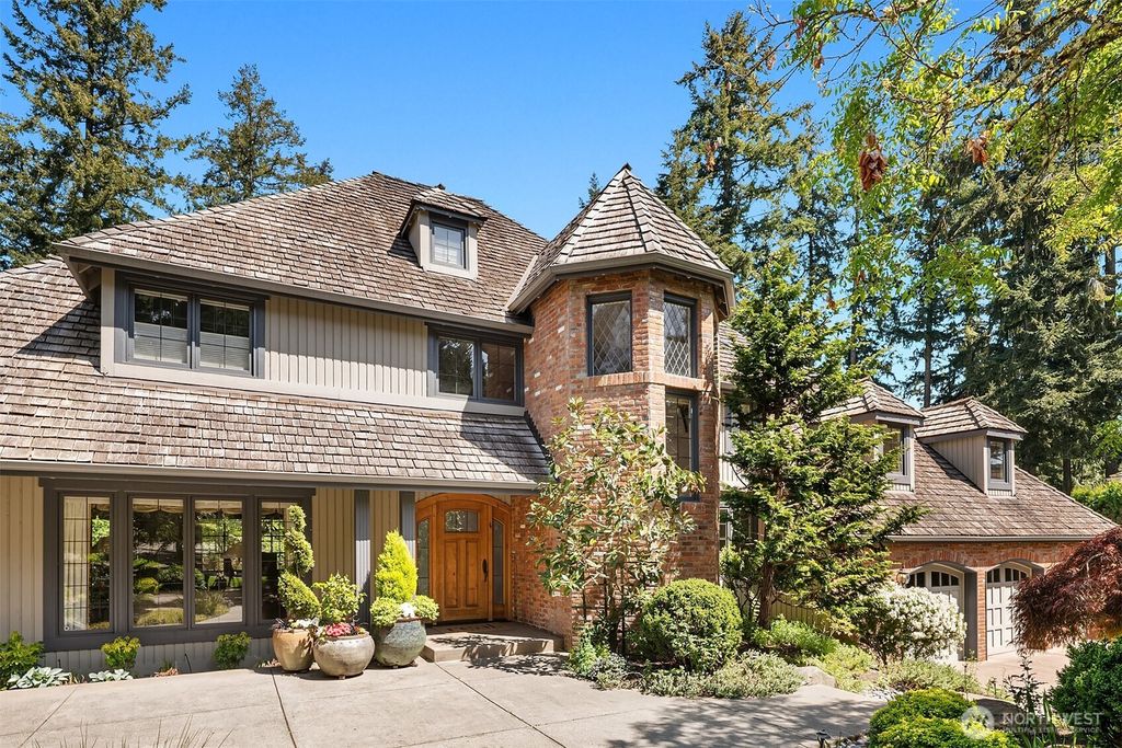3240 126th Avenue NE, Bellevue, WA 98005