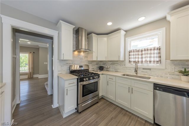 1614 Robinwood Avenue, Lakewood, OH 44107