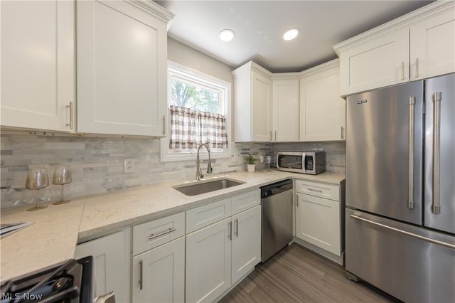 1614 Robinwood Avenue, Lakewood, OH 44107