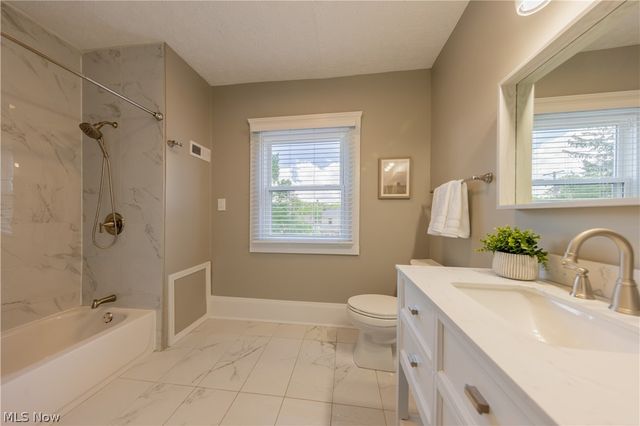 1614 Robinwood Avenue, Lakewood, OH 44107