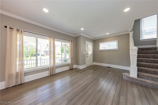 1614 Robinwood Avenue, Lakewood, OH 44107
