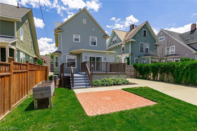 1614 Robinwood Avenue, Lakewood, OH 44107