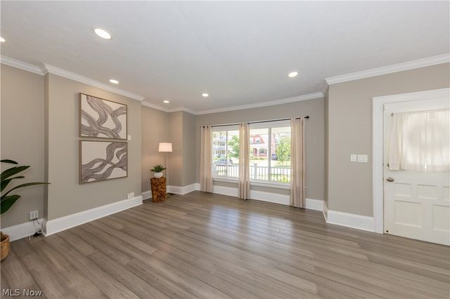 1614 Robinwood Avenue, Lakewood, OH 44107